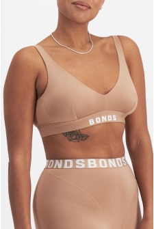 Elodie (She/Her) wears size 10 and is 180cm tall with 83cm chest and 62cm waist