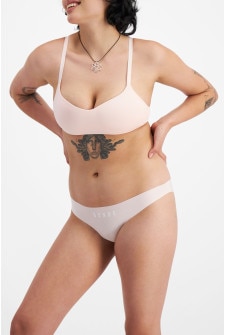 GeeGee (She/Her) wears size 10 and is 178cm tall with 96cm chest and 73cm waist