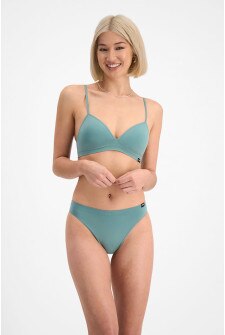 Rhiannan (She/Her) wears size 10 and is 175cm tall