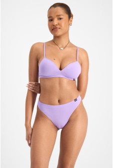 Bibi (She/Her) wears size 10 and is 165cm tall with 83cm chest and 65cm waist