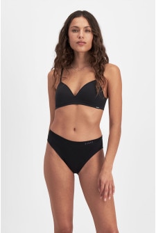 Steph (She/Her) wears size 10 and is 170cm tall with 81cm chest and 66cm waist