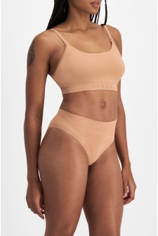Model wears size 14, is 153cm tall with 93cm bust and 108cm waist