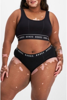 Model wears size 16, is 155cm tall with 99cm bust and 87cm waist