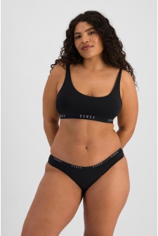 Model wears size 16, is 155cm tall with 99cm bust and 87cm waist