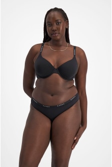 Model wears size 16, is 155cm tall with 99cm bust and 87cm waist