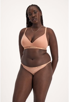 Victoria (She/Her) wears size 14 and is 178cm tall with 96cm chest and 78cm waist