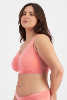 Bella (She/Her) wears size 14 and is 173cm tall with 95cm chest and 77cm waist