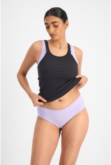 Mancie (She/Her) wears size 14 and is 178cm tall with 84cm chest and 71cm waist