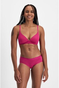 Tani (She/Her) wears size 12 and is 171cm tall with 74cm chest and 61cm waist