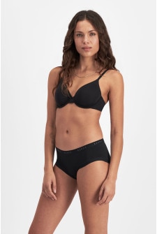 Bella (She/Her) Wears Size 14 And Is 173cm Tall With 95cm Chest And 77cm Waist