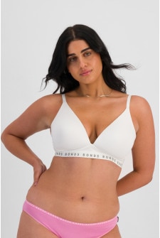 Mancie (She/Her) wears size 14 and is 178cm tall with 84cm chest and 71cm waist