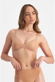 Mikaela (She/Her) wears size 12B and is 177cm tall with 89cm chest and 66cm waist