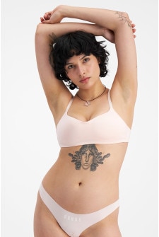 Elle (She/Her) wears size 14 and is 160cm tall with 94cm chest and 71cm waist