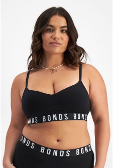Elle (She/Her) wears size 14 and is 160cm tall with 94cm chest and 71cm waist