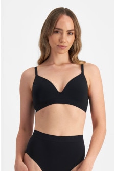 Mikaela (She/Her) wears size 12B and is 177cm tall with 89cm chest and 66cm waist