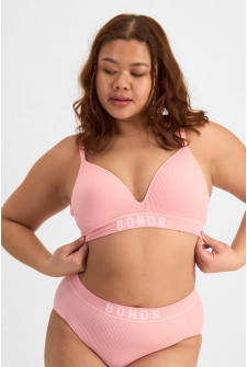 Chika (She/Her) wears size 14 and is 167cm tall with 102cm chest and 84cm waist