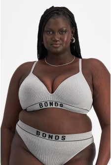 Nyapal (She/Her) wears size 18 and is 182cm tall with 121cm chest and 111cm waist