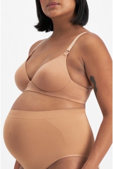 Messiah wears a size 12B and is 171cm tall.
