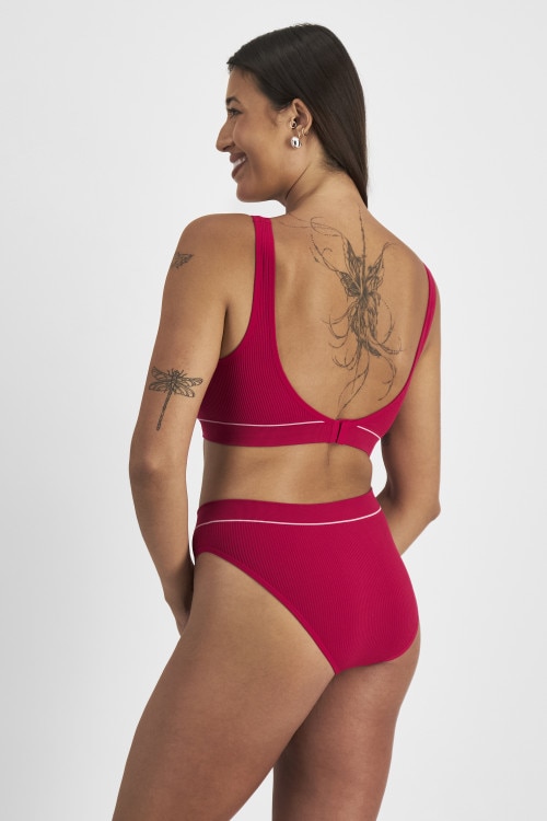 Retro Rib™ Seamless Deep V Crop