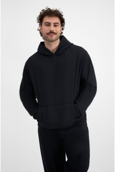 Sam (He/Him) wears size XL and is 178cm tall