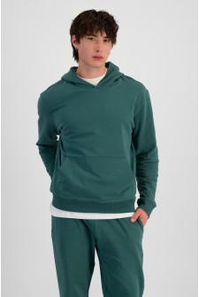 Jai (He/Him) wears size M and is 185cm tall with 92cm chest and 71cm waist