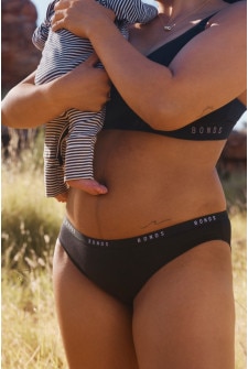 Model wears size 16, is 155cm tall with 99cm bust and 87cm waist