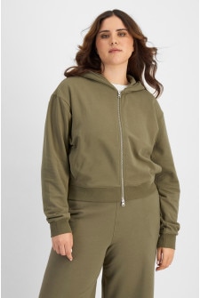 Bella (She/Her) wears size L and is 173cm tall with 95cm chest and 77cm waist