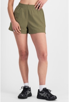 Tiana (She/Her) wears size S and is 176cm tall