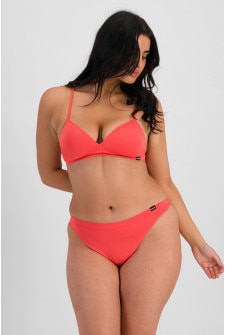 Peri (She/Her) wears size 10 and is 168cm tall with 81cm chest and 67cm waist