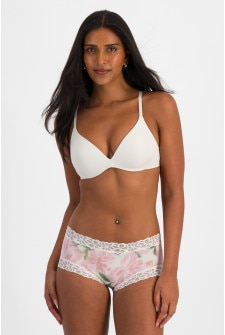 NAYA (She/Her) wears size 10 and is 174cm tall with 80cm chest and 63cm waist