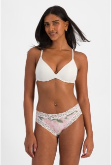 NAYA (She/Her) wears size 10 and is 174cm tall with 80cm chest and 63cm waist