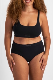 Bailey (She/Her) wears size L and is 168cm tall with 99cm chest and 86cm waist