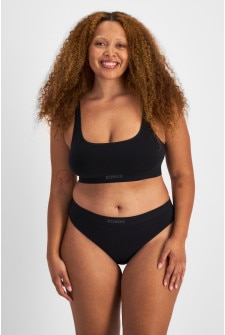 Bailey (She/Her) wears size L and is 168cm tall with 99cm chest and 86cm waist