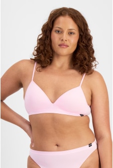 Cameron (She/Her) wears size 14DD and is 179cm tall with 91cm chest and 74cm waist