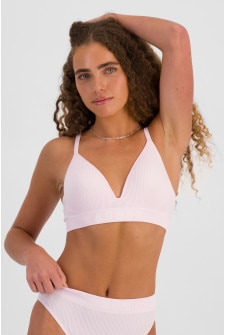 Peri (She/Her) wears size 12B and is 168cm tall with 81cm chest and 67cm waist