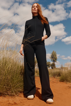 Melissa (She/Her) wears size S and is 169cm tall with 86cm chest and 66cm waist