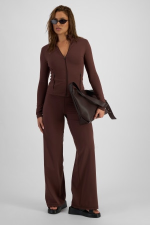 Melissa (She/Her) wears size S and is 169cm tall with 86cm chest and 66cm waist
