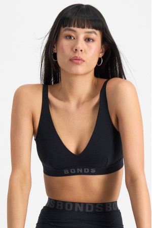 Nancy (She/Her) wears size S and is 170cm tall with 82cm chest and 64cm waist