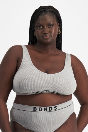 Nyapal (She/Her) wears size 20 and is 182cm tall with 121cm chest and 111cm waist