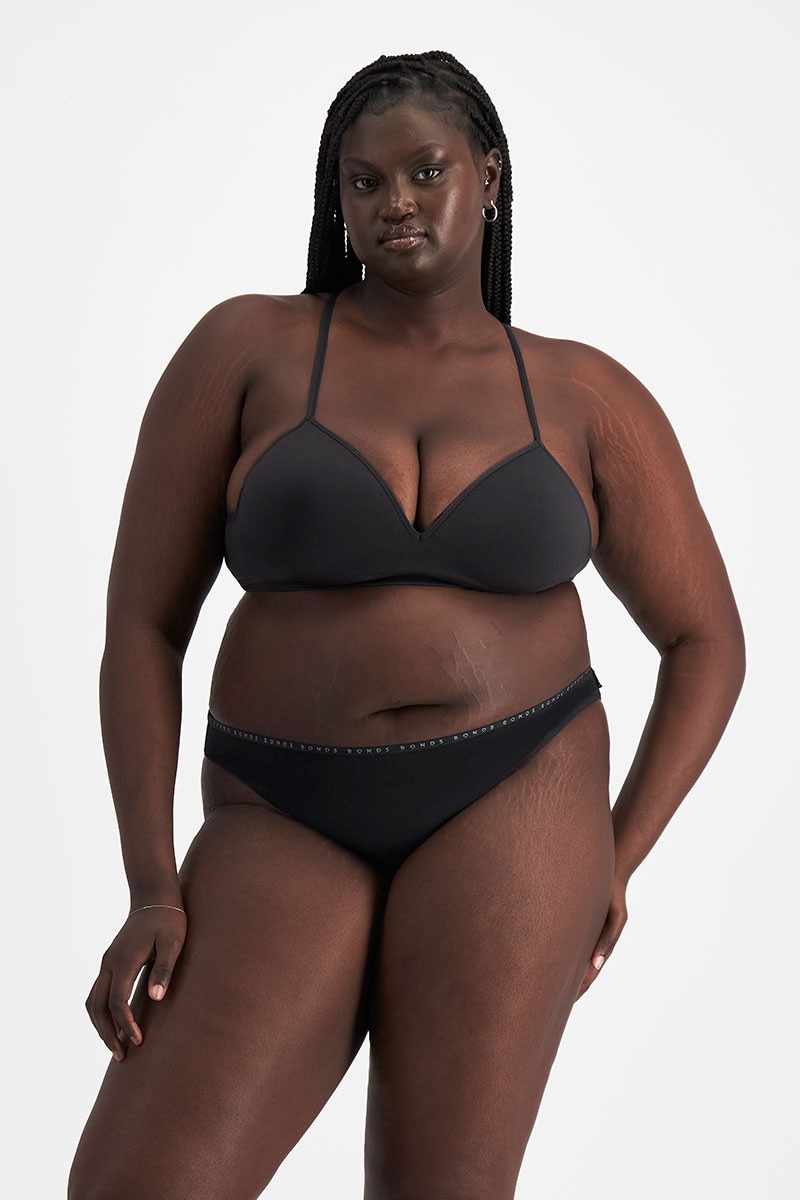 Nyapal (She/Her) wears size 20 and is 182cm tall with 121cm chest and 111cm waist