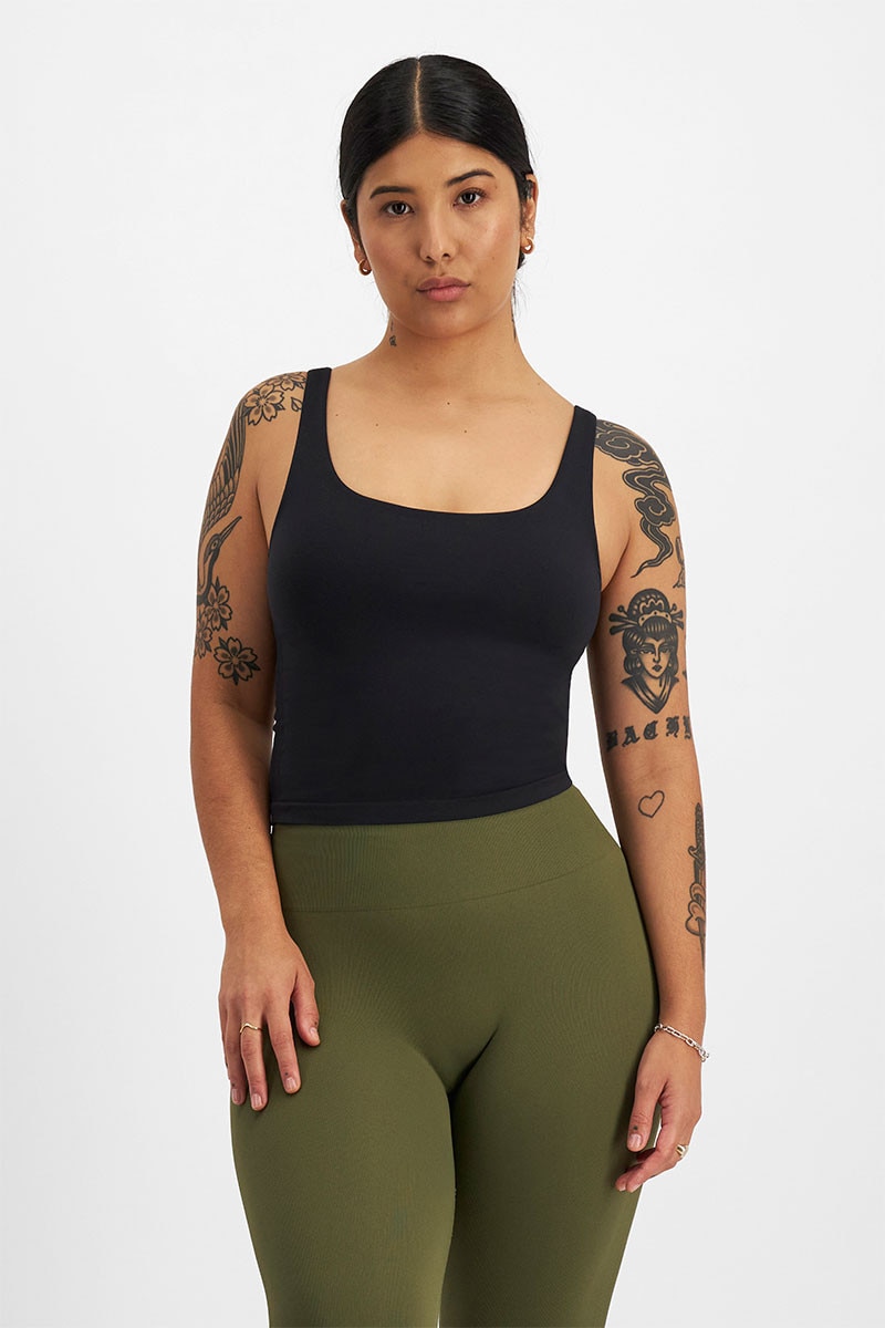 Aki (She/Her) wears a size Small is 169cm tall with 90cm bust a 74cm waist and 93cm hip.