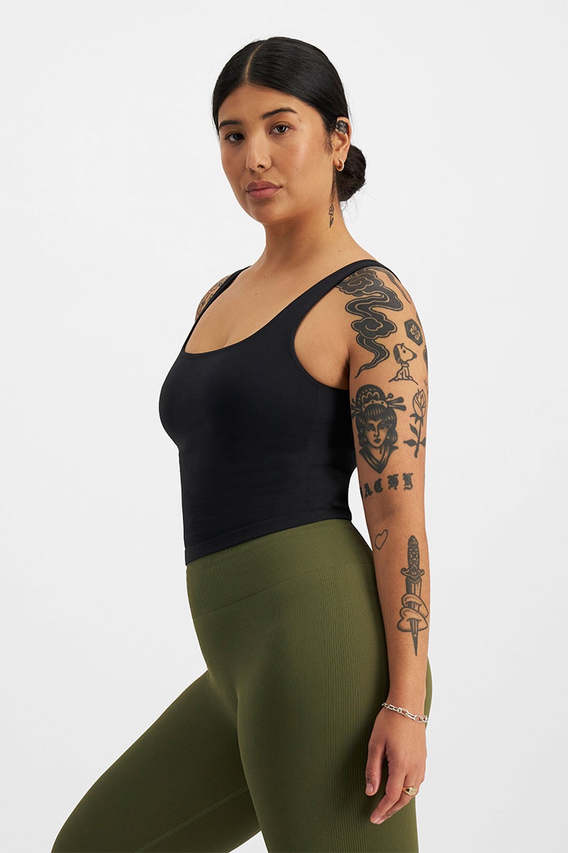 Aki (She/Her) wears a size Small is 169cm tall with 90cm bust a 74cm waist and 93cm hip.