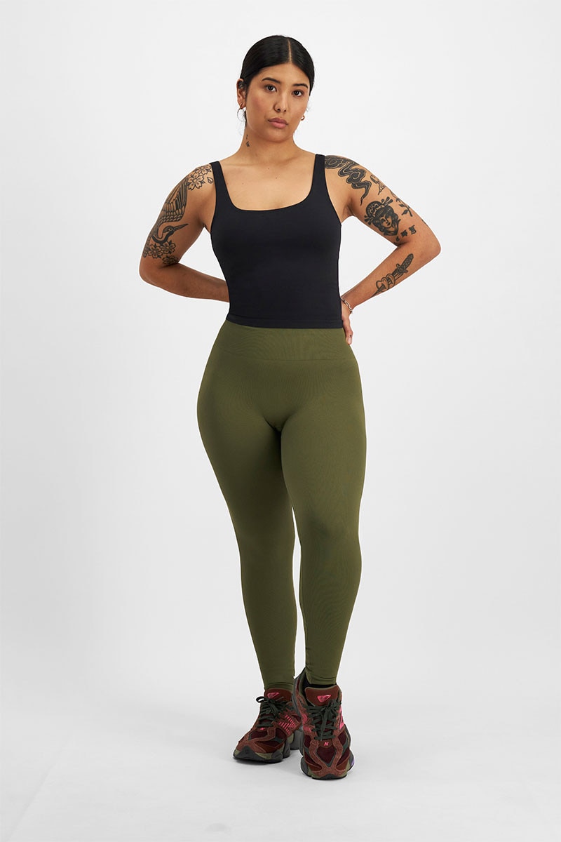 Aki (She/Her) wears a size Small is 169cm tall with 90cm bust a 74cm waist and 93cm hip.