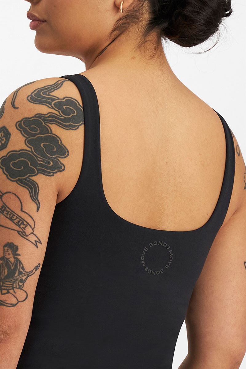 Aki (She/Her) wears a size Small is 169cm tall with 90cm bust a 74cm waist and 93cm hip.