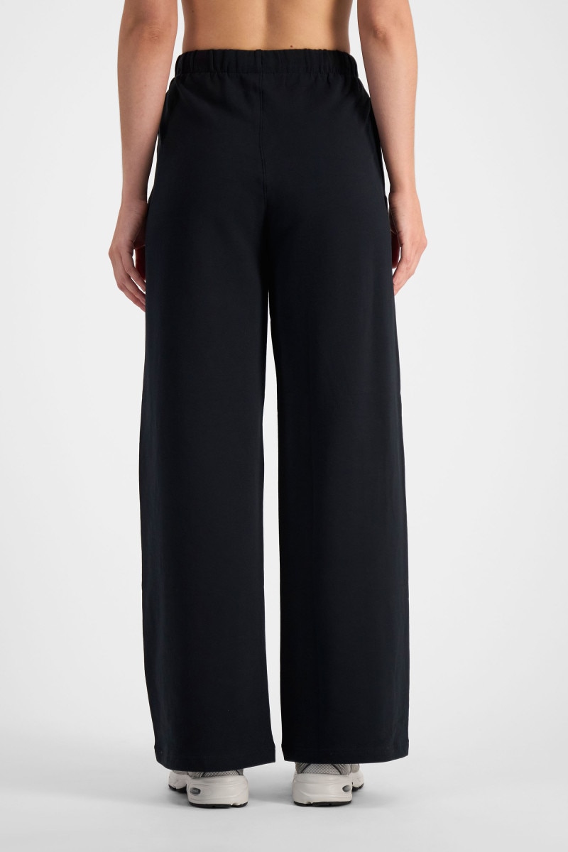 Move Straight Leg Trackie