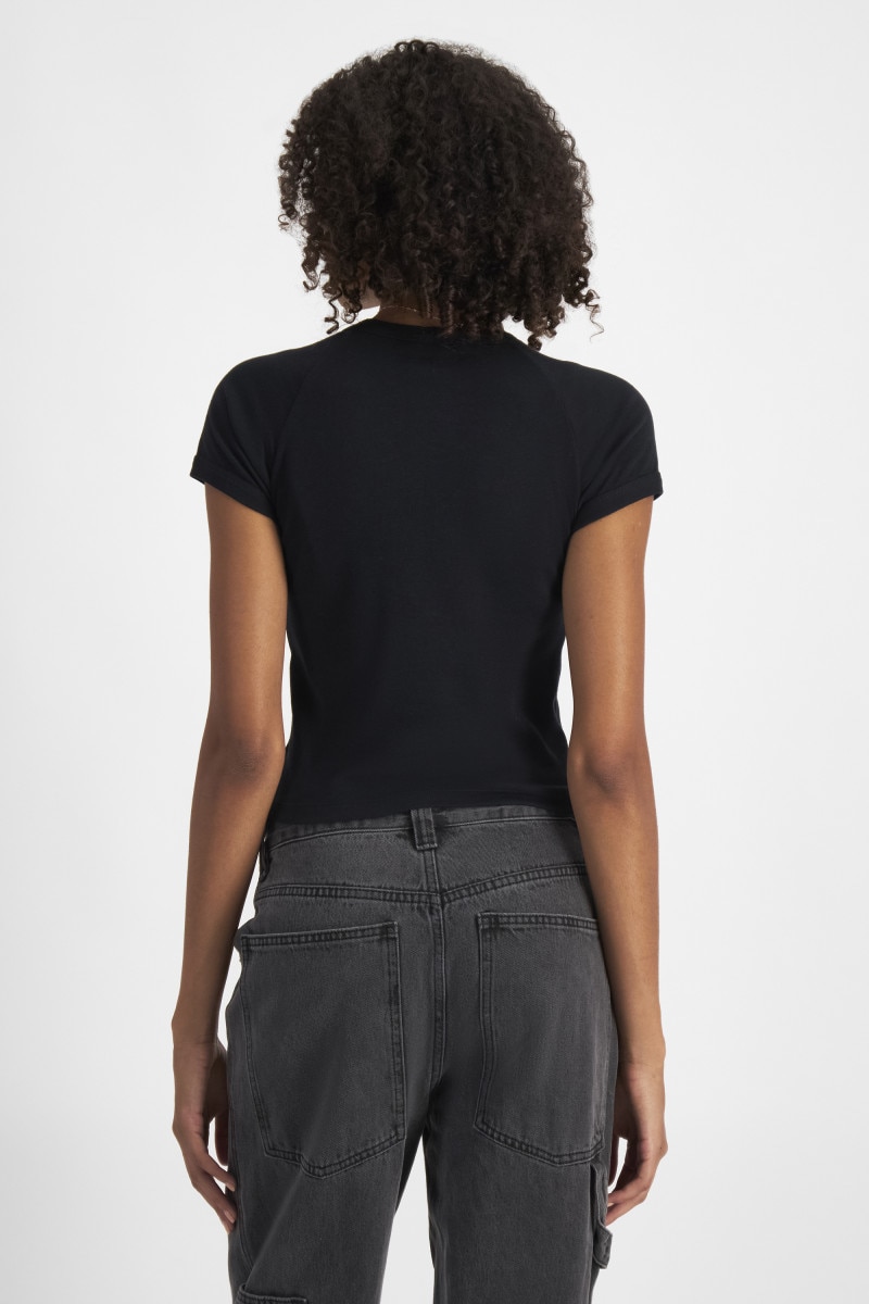 Norway (She/Her) wears size S and is 178cm tall with 82cm chest and 69cm waist