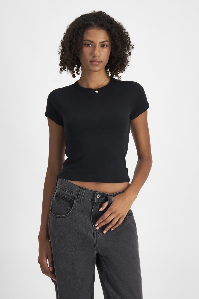 Norway (She/Her) wears size S and is 178cm tall with 82cm chest and 69cm waist