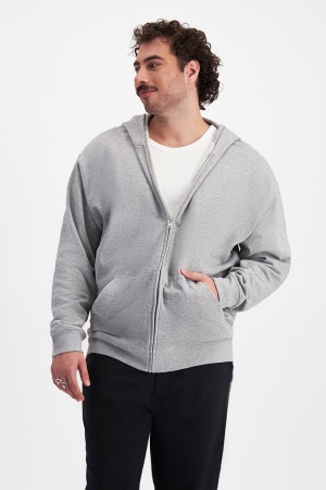 Sam (He/Him) wears size XL and is 178cm tall with 112cm chest