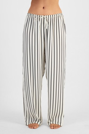 Cameron (She/Her) wears size L and is 179cm tall with 91cm chest and 74cm waist