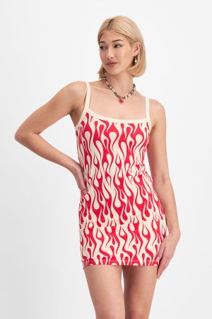 Rhiannan (She/Her) wears size Small and is 175cm tall